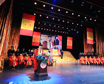 2012届毕业生毕业典礼致辞——李罡院长